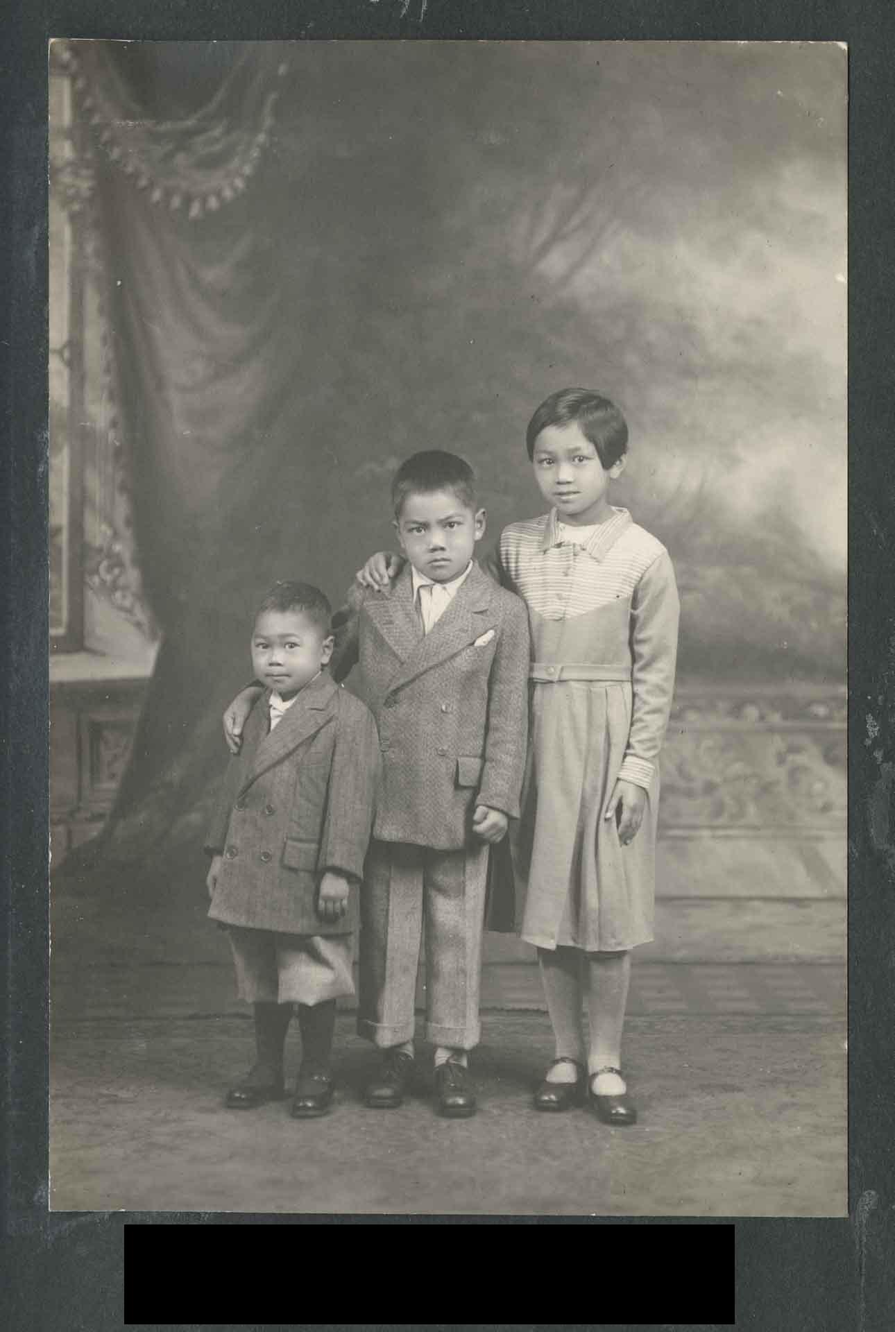 [Three young siblings], [193-?].  Yucho Chow photo.  Names redacted.<br><i>Oriental Home and School fonds, item BCCA 2801.0211</i>