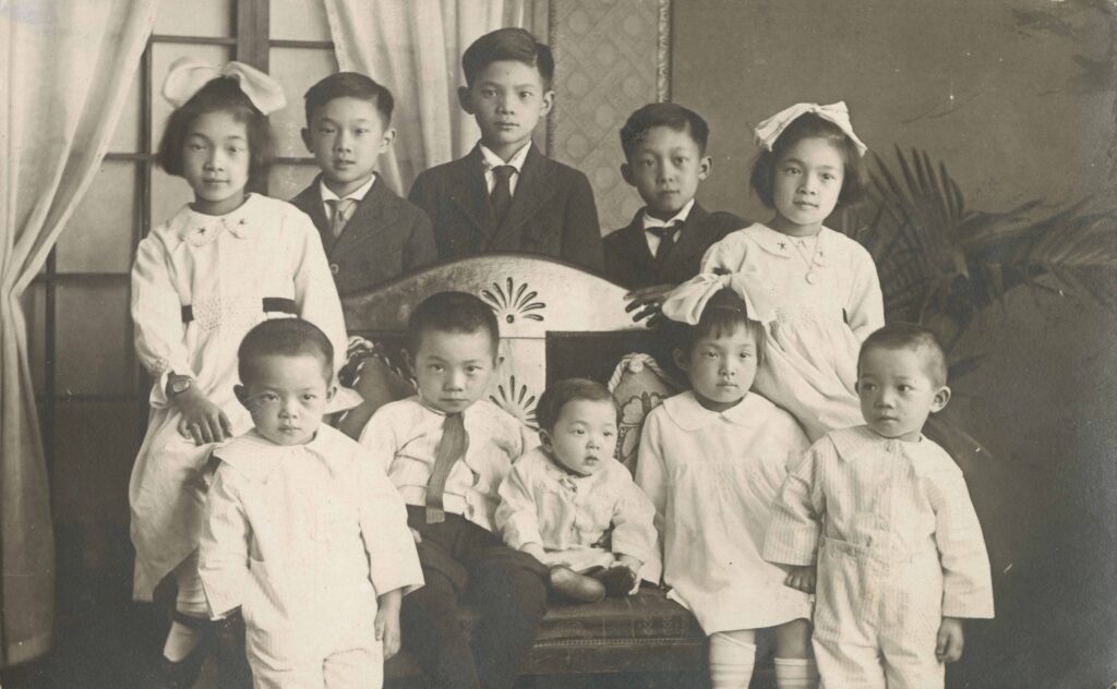 Mr. and Mrs. Ernest Lee’s family, [190-?]<br><i>Oriental Home and School fonds, item BCCA 2801.0032</i>